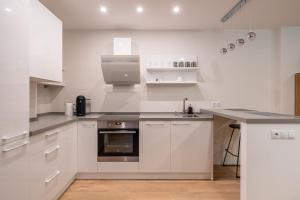 Former Library - Great for Longer Stays - By Innorental