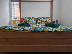 Modern, renovated 3 bed home near railway station