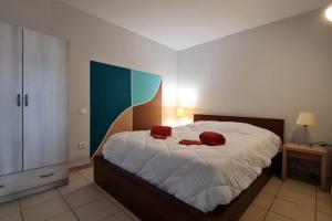 Grand F2 clim wifi lave linge vue mer résidence piscine mer à pied