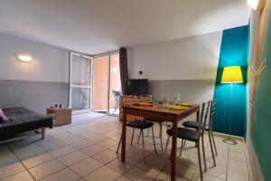 Grand F2 clim wifi lave linge vue mer résidence piscine mer à pied