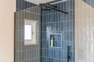 Penshurst House by Keepers Cottages