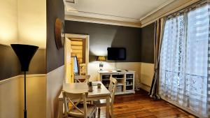 Rue Quentin-Bauchart - Paris 8