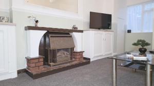 Warm 2 Beds flat for 6 in Holland Park area