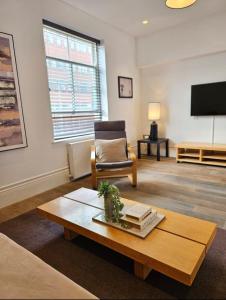 City Centre 3BR WiFi & Parking For Contractors & Families