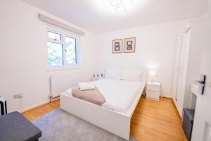 6 BR House with Free Parking, Garden & Fast WiFi