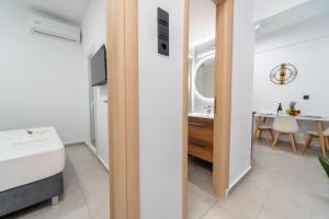 Aura Apartment with view in Venetian Port