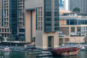 Marina Waterfront Bliss - Steps from Promenade