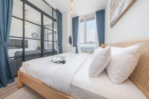 Free housekeeping visits during your stay - StayShort - Wonderful 1BR in Dubai Hills Perfect for 4