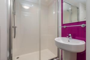 Riverside House by UTDM