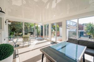 3 BR House With Free Parking, Garden & Fast Wifi