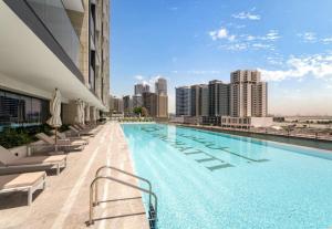 SettlerHomes - Elite 2BR With Private Jacuzzi Oasis