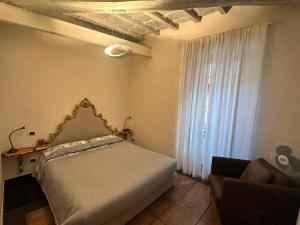 Love in Rome by the Pantheon