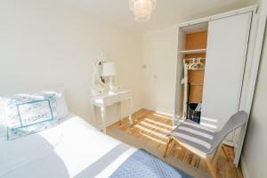 3 BR House With Free Parking, Garden & Fast Wifi