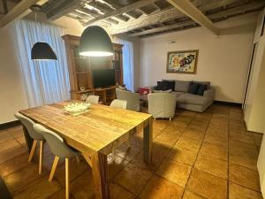 Love in Rome by the Pantheon