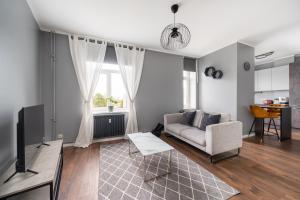 Great Views - 600 mbps WiFi - Top Floor - by Innorental