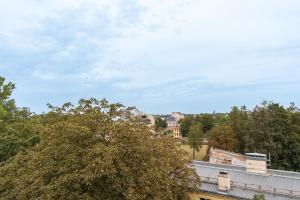 Great Views - 600 mbps WiFi - Top Floor - by Innorental