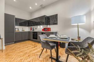 Beautiful Newly Built Flat - Walk To City Centre - Pass the Keys