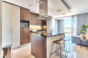 Camps Bay Luxury studio apartment - The Crystal