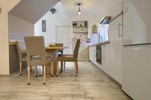 Apt Karla - Island Stay with Panoramic Roof Terrace