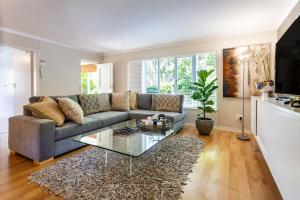 Luxury Garden Apartment - The Grey