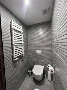 Pokój z antresolą i łazienką