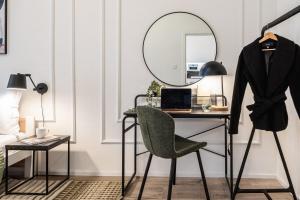 Prague Days - Two Bedroom Apartment with Parking and Netflix in Karlín