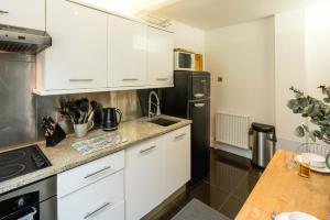 Historic 2BR Home - Garden, BBQ, Parking