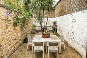 Historic 2BR Home - Garden, BBQ, Parking