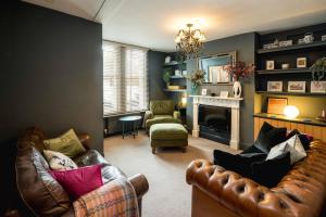 Historic 2BR Home - Garden, BBQ, Parking