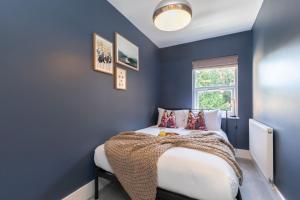 Elliot Oliver - Spacious Five Bed Town House With Garden & Garage