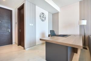 STAY BY LATINEM Luxury 1BR Holiday Home CVG 604 Near Downtown