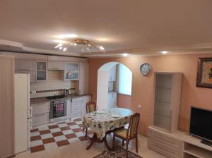 Поділля, Зодчих 42, поряд Спайнекс Ющенко