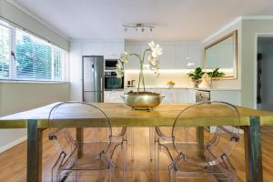 Luxury Garden Apartment - The Grey