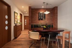 3BR Cozy City View CBD Sudirman Park Apartment, New York Artist Design