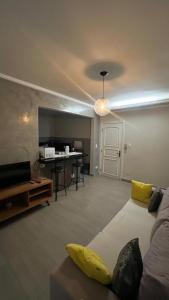 Apartamento de 1 Quarto no Centro Histórico de São Sebastião - SP