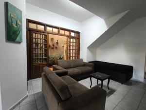 Casa Agradável, Arejada, Espaçosa, Perto de Tudo