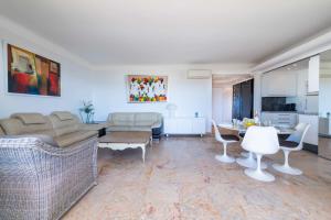 2-Br Panoramic Views Top Floor Cannes