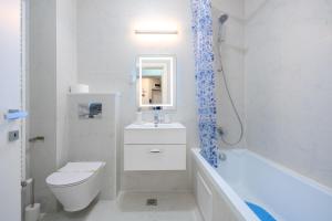 The Marble Suite by Blvd 60B1 - Elegant Apartment with Modern Design