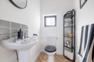 Four Bedroom House By Travel Lets Self Catering Accommodation Derry With Foyle View & Garden