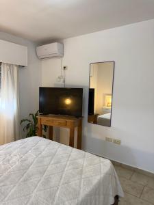 Dpto con balcón, parrilla, living amplio y luminoso