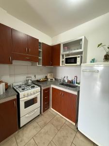 Dpto con balcón, parrilla, living amplio y luminoso