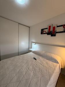 Dpto con balcón, parrilla, living amplio y luminoso