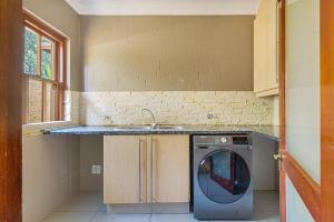 Modern Family Haven with Garden Sleeps 8