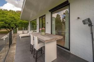 Elegant Guesthouse on Castle Domain near Bruges