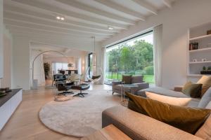 Elegant Guesthouse on Castle Domain near Bruges