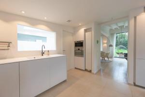 Elegant Guesthouse on Castle Domain near Bruges