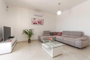 Villa Karla near Pula for 8 persons with private pool, kids playground & pet friendly