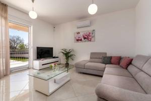 Villa Karla near Pula for 8 persons with private pool, kids playground & pet friendly