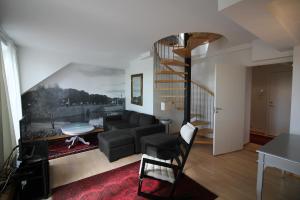Catalina Apartments
