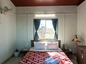 CosmicStays Birdsong Cottage Hilltop Lakeview Stay